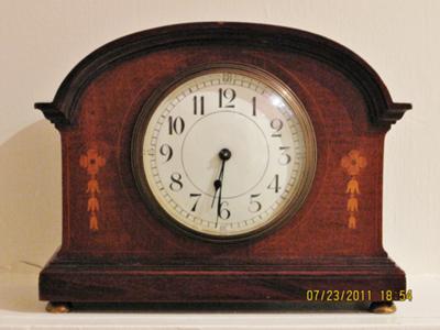 Front of mantle clock 