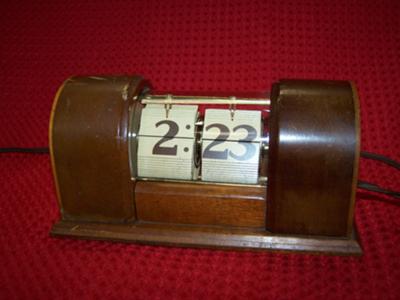 Vintage New Haven Clock